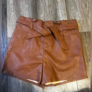 Gianni Bini girls size 14
Faux leather shorts
Worn once